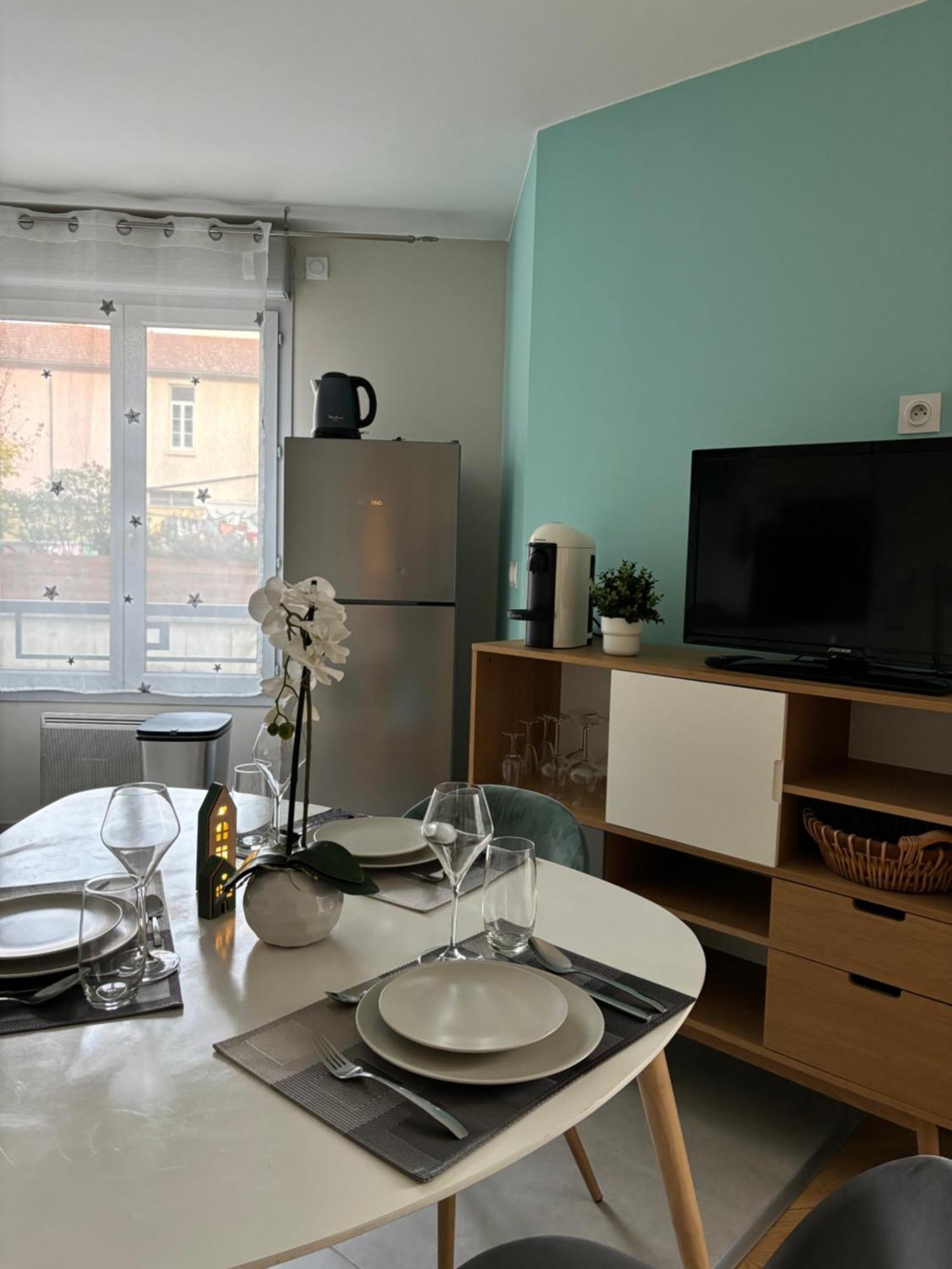 Douceur Lyonnaise, Villeurbanne Buitenkant foto