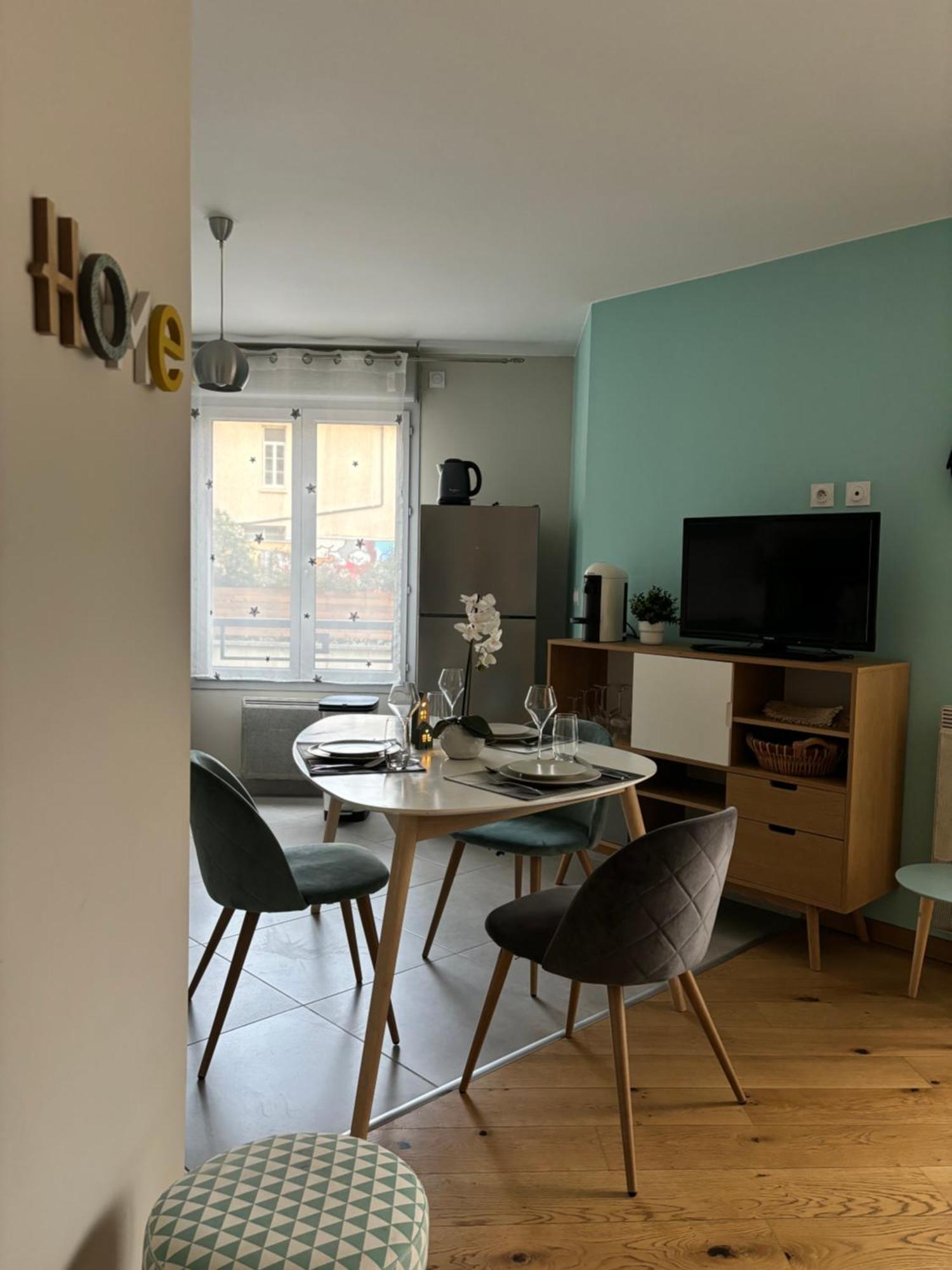 Douceur Lyonnaise, Villeurbanne Buitenkant foto